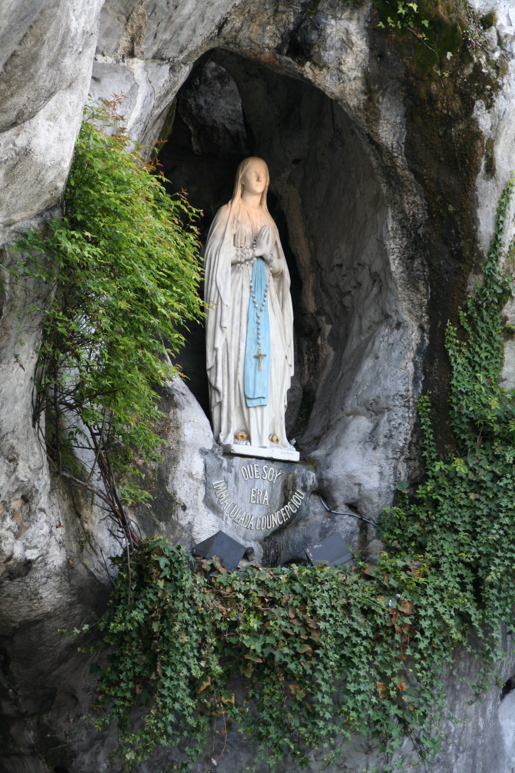 Our Lady of Lourdes, in the grotto. | Eastbourne Ordinariate Mission